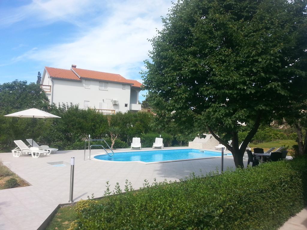 Apartments Renata Banjol Exterior photo