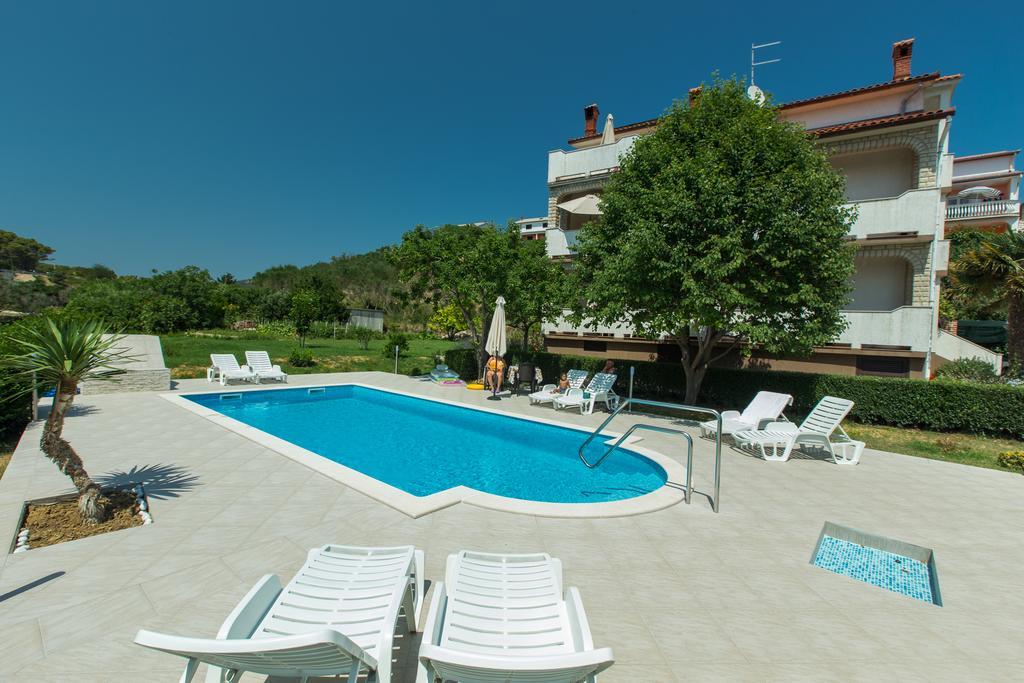Apartments Renata Banjol Exterior photo