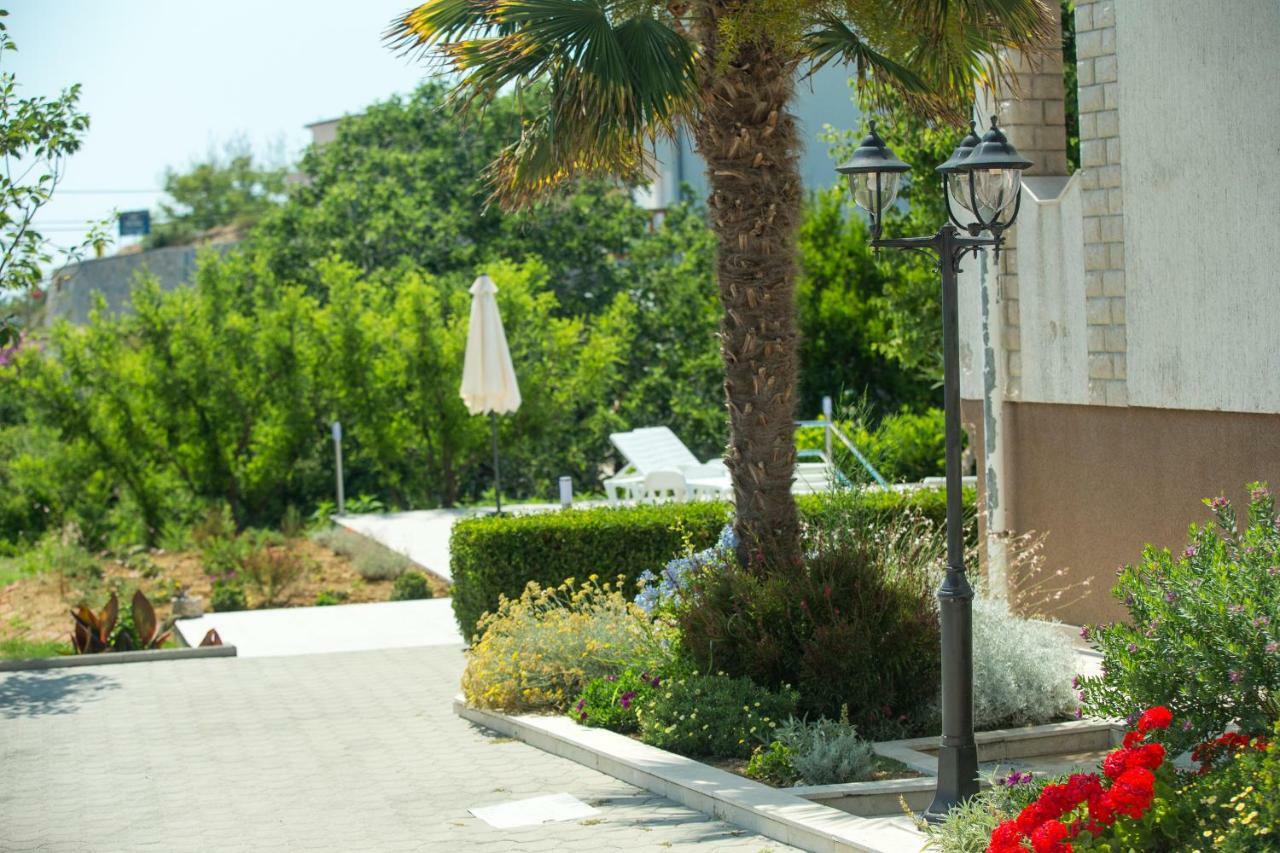 Apartments Renata Banjol Exterior photo