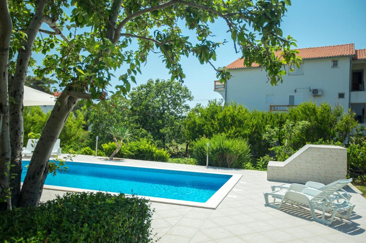 Apartments Renata Banjol Exterior photo