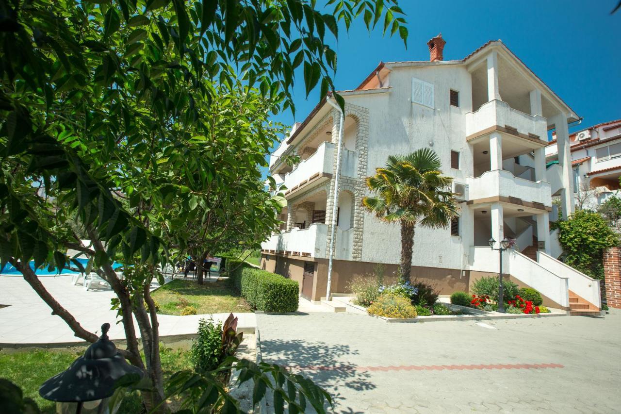 Apartments Renata Banjol Exterior photo