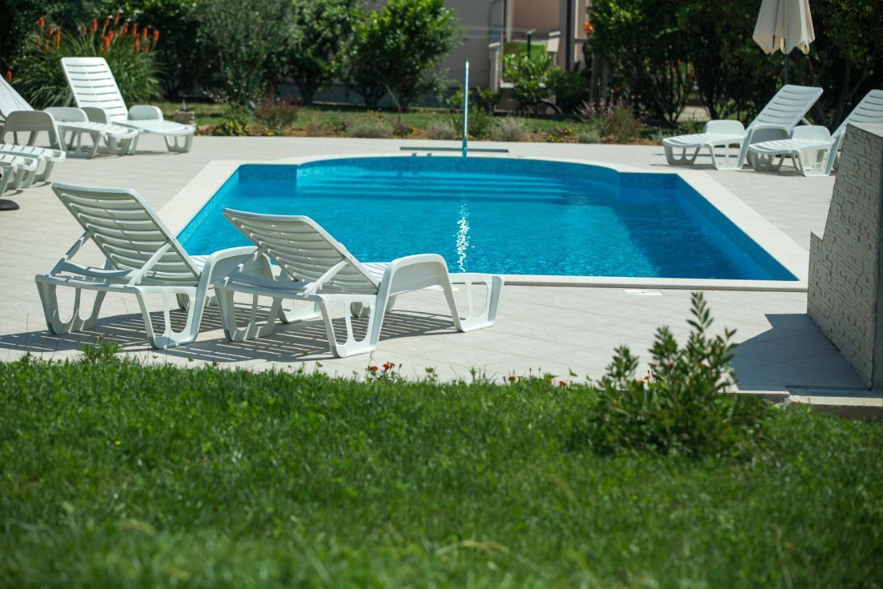 Apartments Renata Banjol Exterior photo